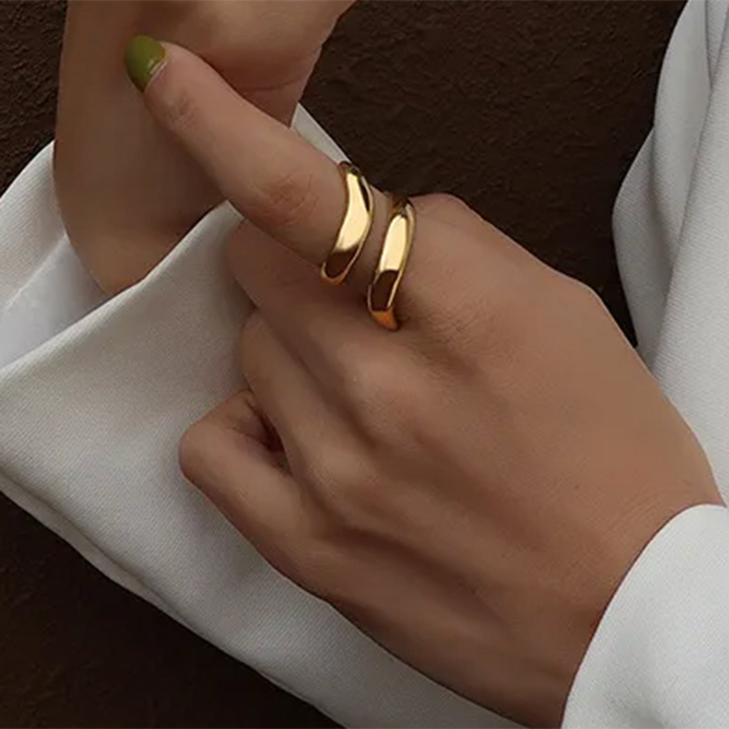 Anillo grueso envolvente - Titanio con chapa de oro