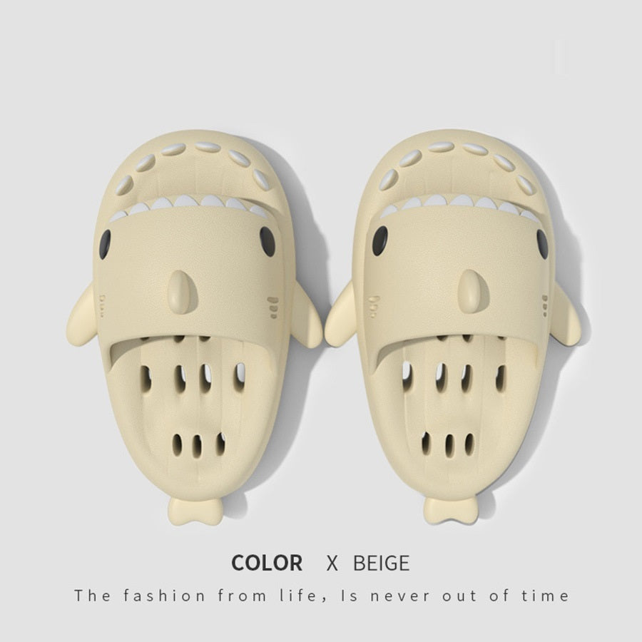 Sandalias de playa de tiburón con agujeros de drenaje