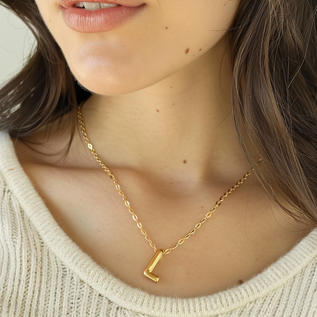 Collar de acero inoxidable con dije de L tipo globo